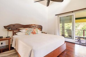 3 室のベッドルーム、デスク、アイロン / アイロン台、旅行用ベビーベッド