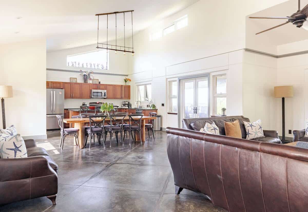 تلفزيون، مشغل دي في دي، مكتب