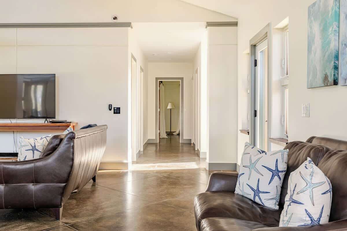 تلفزيون، مشغل دي في دي، مكتب