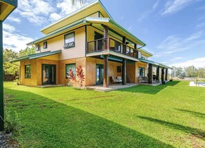 Exterior - Oceanfront gated estate w/heated saltwater pool. (Pepeekeo)