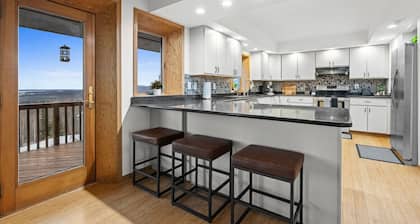 Hutch N` Snow House AK