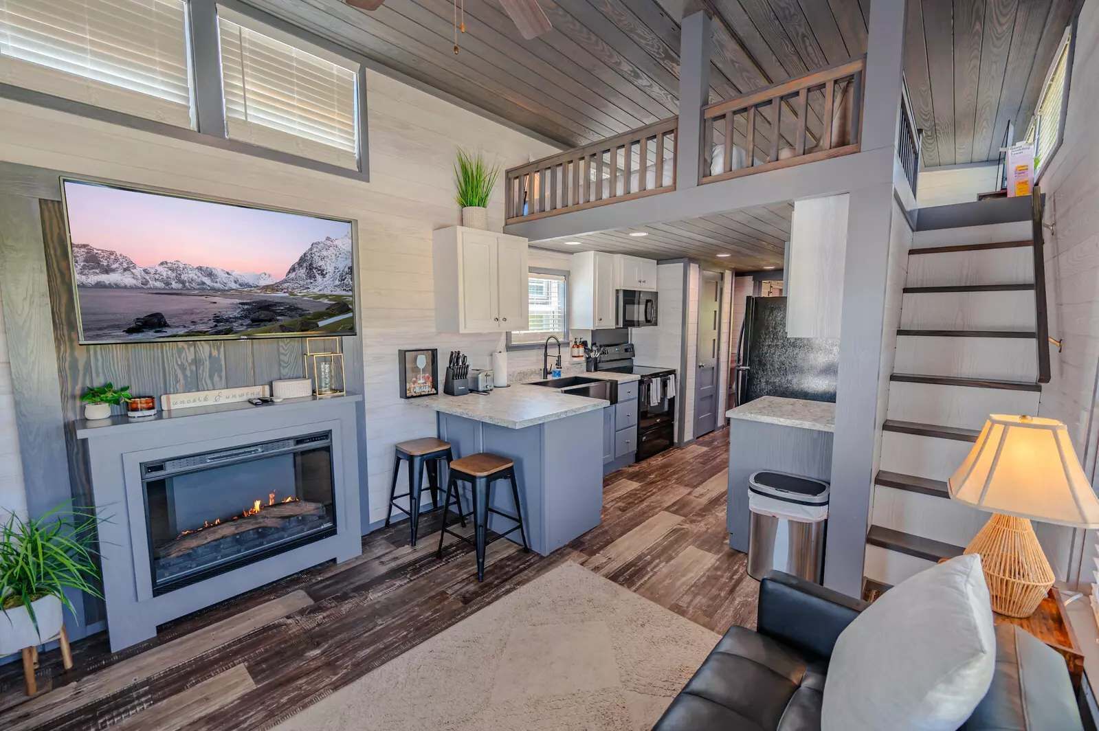 Televisión y oficina 