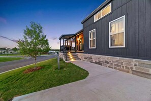 Exterior - Comfortably NUMB 119 (Fredericksburg)