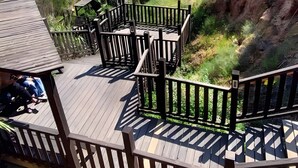 A wooden deck with a railing overlooking a coastal landscape. - Casa Luna with Saltwater Pool – Private Pool, Garden & Parking (Olhos de Água)