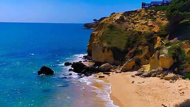 A coastal landscape with a clear sky, a sandy beach, and rocky cliffs. - Casa Luna with Saltwater Pool – Private Pool, Garden & Parking (Olhos de Água)