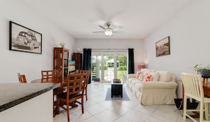 Living area - Cosy 1-Bed, Pool + Sea and Dining close by (George Town)