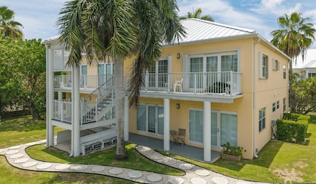 Exterior. Cosy 1-Bed, Pool + Sea and Dining close by
