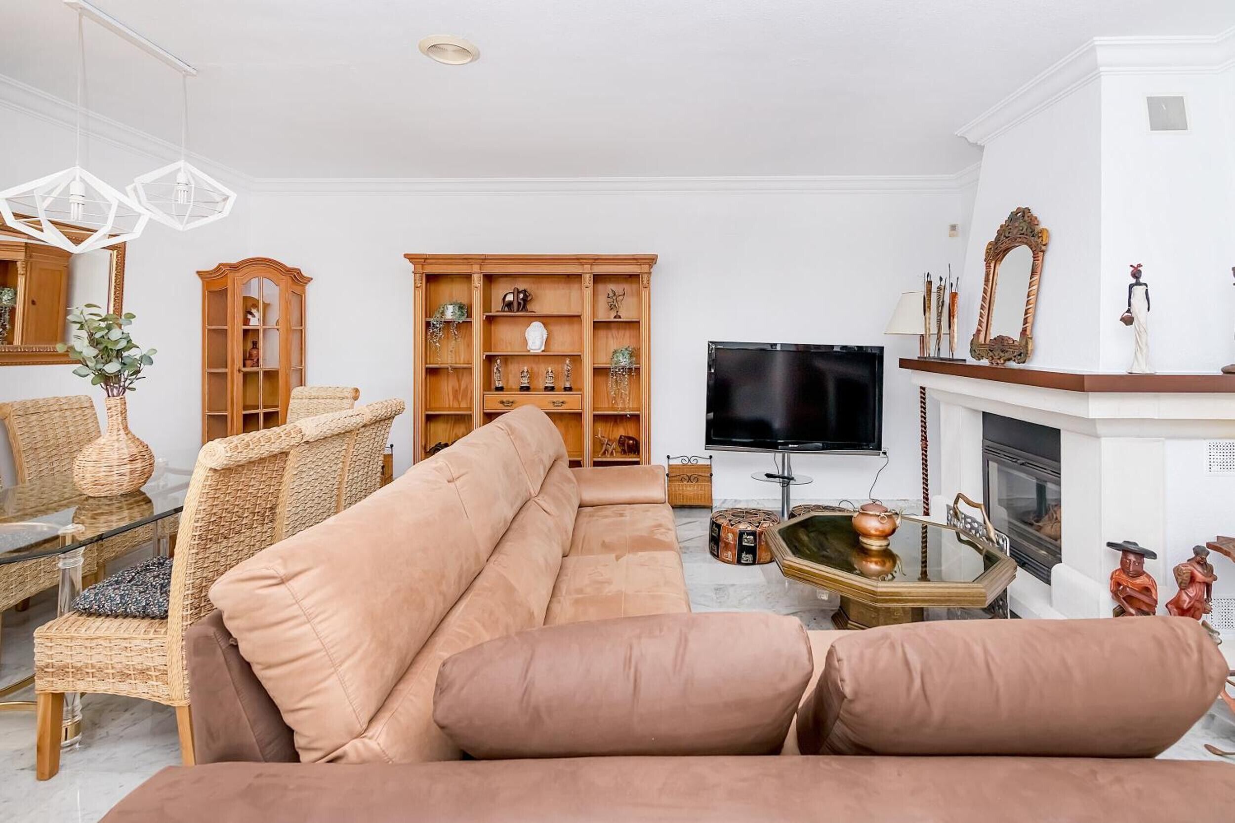 Televisie en een open haard