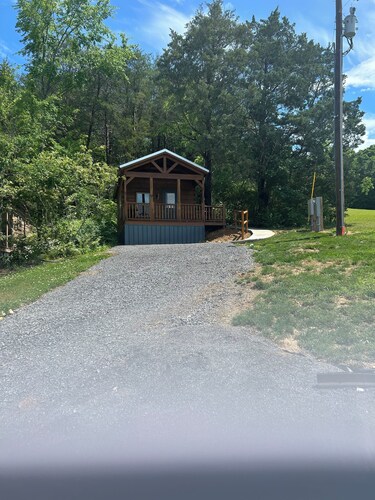 Tiny cabin with river and mountain views in Newport TN.