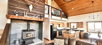 Private Fishing Escape at beautiful new build Cabin. 