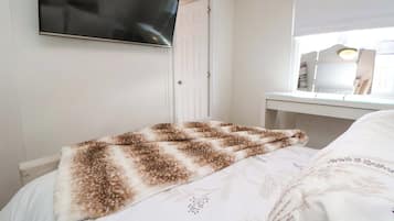 2 bedrooms, individually decorated, individually furnished, free WiFi