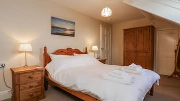 2 quartos, individualmente decorados, individualmente mobiliados