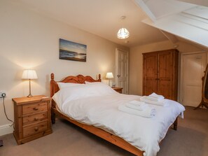 2 bedrooms, individually decorated, individually furnished, free WiFi - 2 High Stakesby Cottages (Whitby)