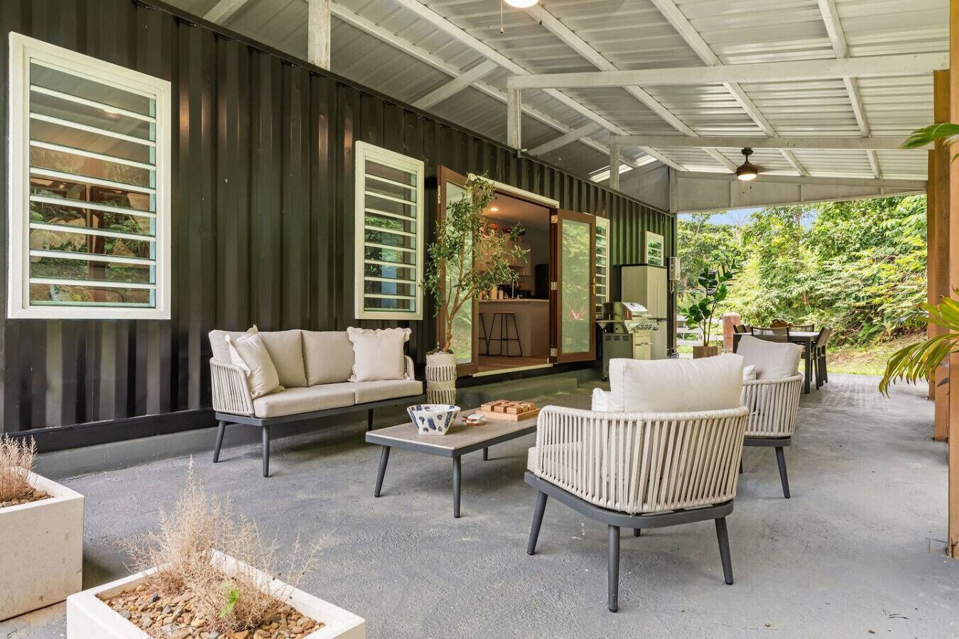 Outdoor dining