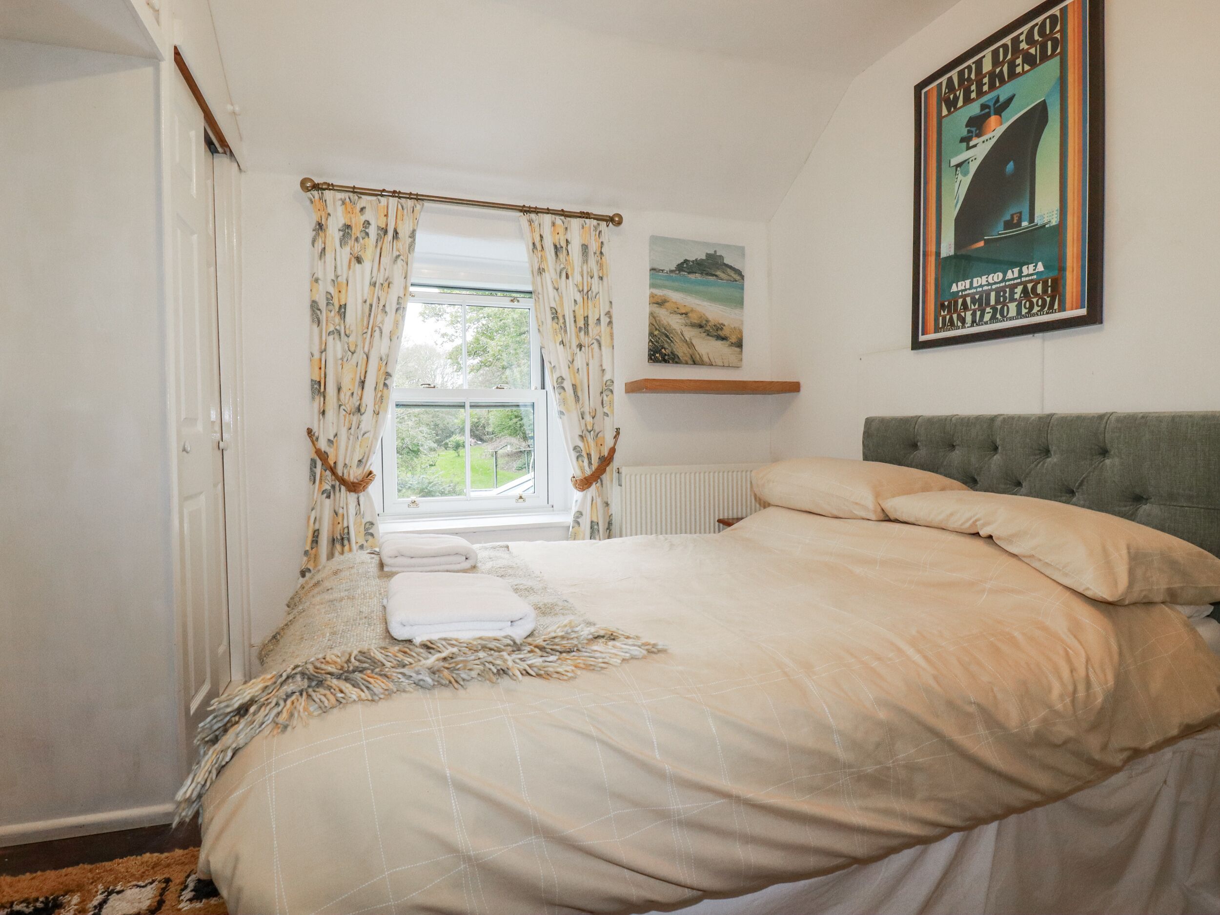 4 bedrooms, individually decorated, individually furnished, free WiFi