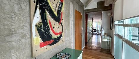 المنشأة من الداخل