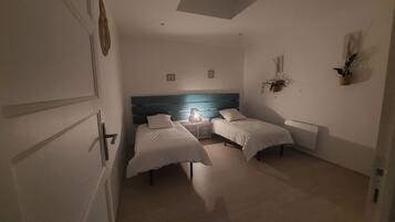 2 bedrooms, iron/ironing board, travel cot, bed sheets