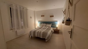 2 sovrum, strykjärn/strykbräda, resesäng och sängkläder