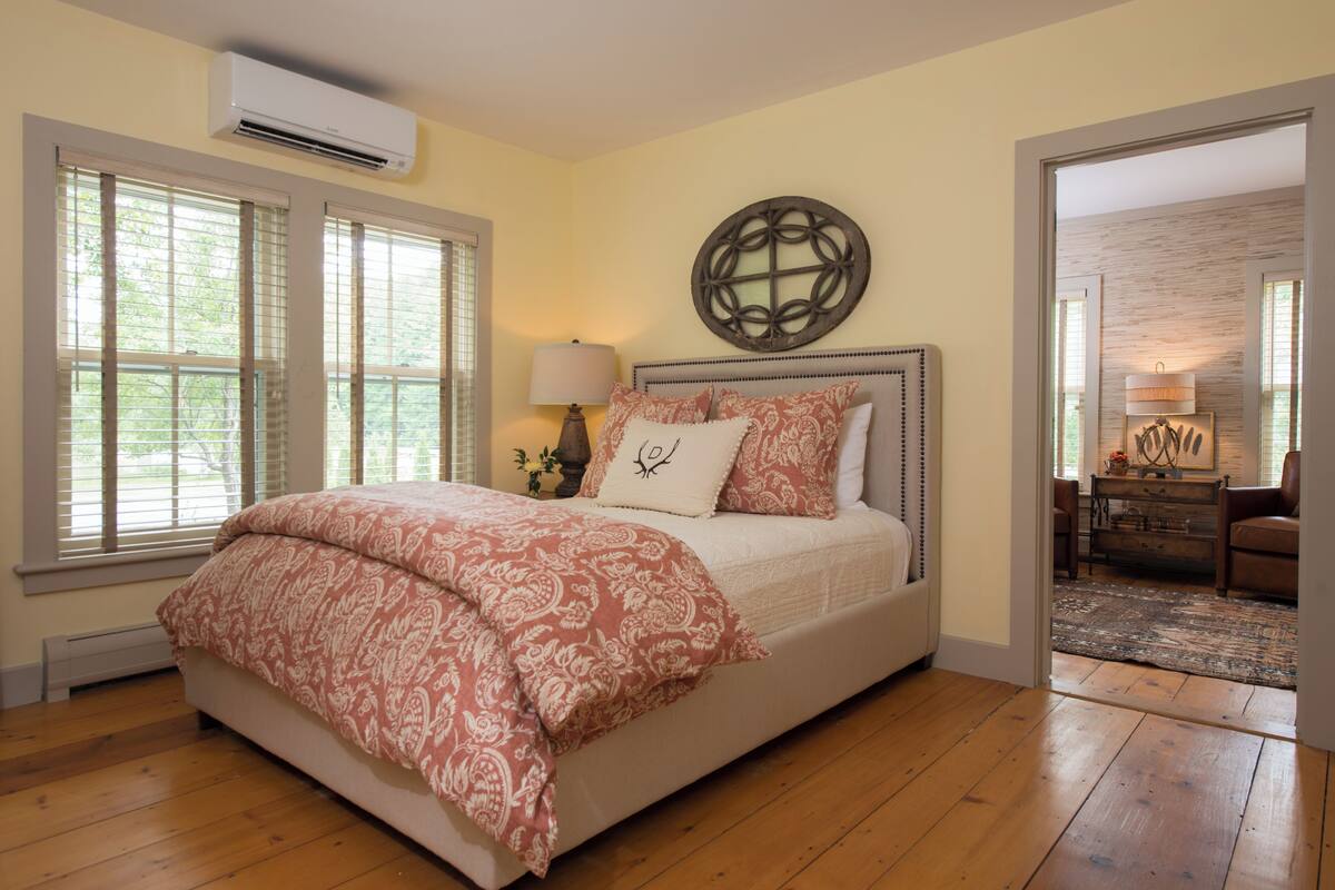 Habitación Deluxe, 1 cama de matrimonio, no fumadores | Tabla de planchar con plancha y wifi gratis