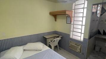 Quarto casal ou duplo luxo | Escrivaninha, quartos à prova de som, ferros/tábuas de passar roupa