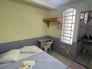 Quarto casal ou duplo luxo | Escrivaninha, quartos à prova de som, ferros/tábuas de passar roupa