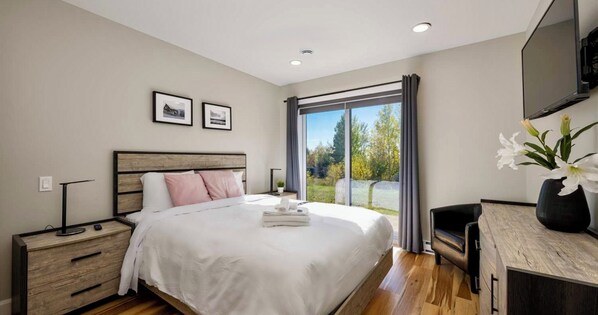 4 bedrooms, WiFi, bed sheets