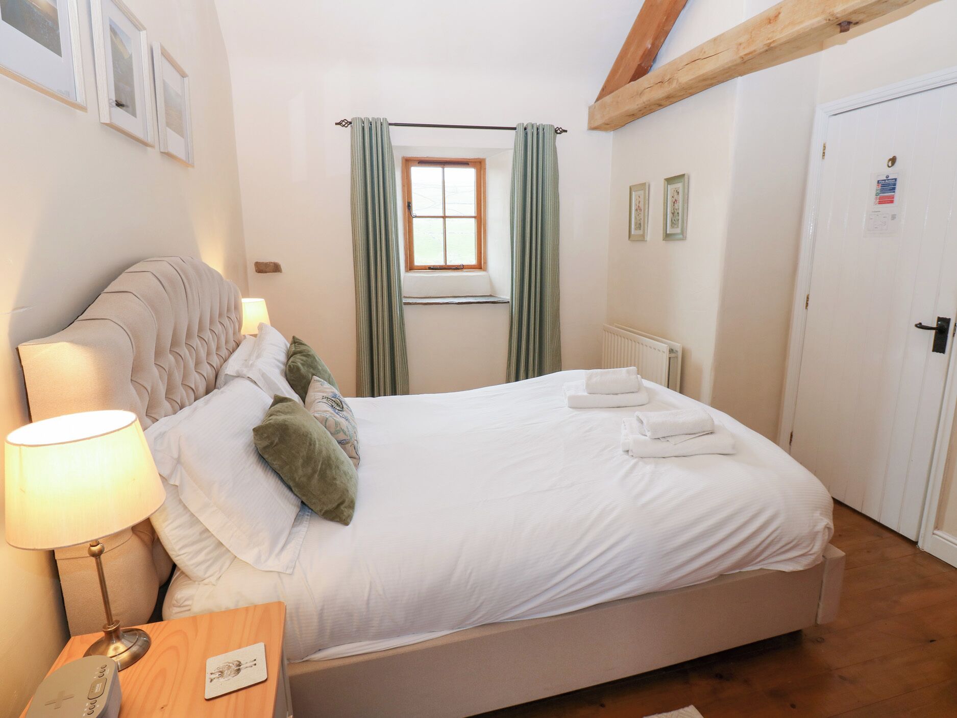 2 bedrooms, individually decorated, individually furnished, free WiFi