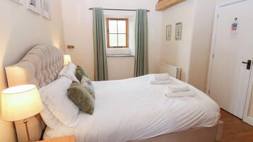2 bedrooms, individually decorated, individually furnished, free WiFi