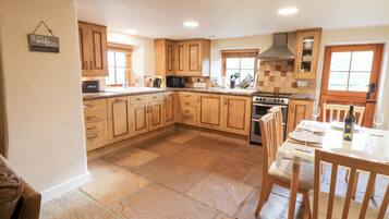 Dishwasher, cookware/dishes/utensils