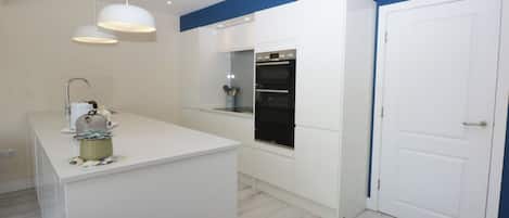 Házikó | Privát konyha | Főzőedények/tányérok/evőeszközök