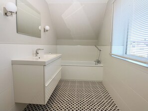 Cottage | Bathroom | Shower - 2 Lon Y Dryw (Holyhead)