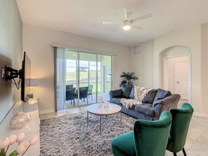 TV - Modern Champions Gate Home Near Parks 2 Beds/2 Baths/ 6 People/Game Room (KISSIMMEE)