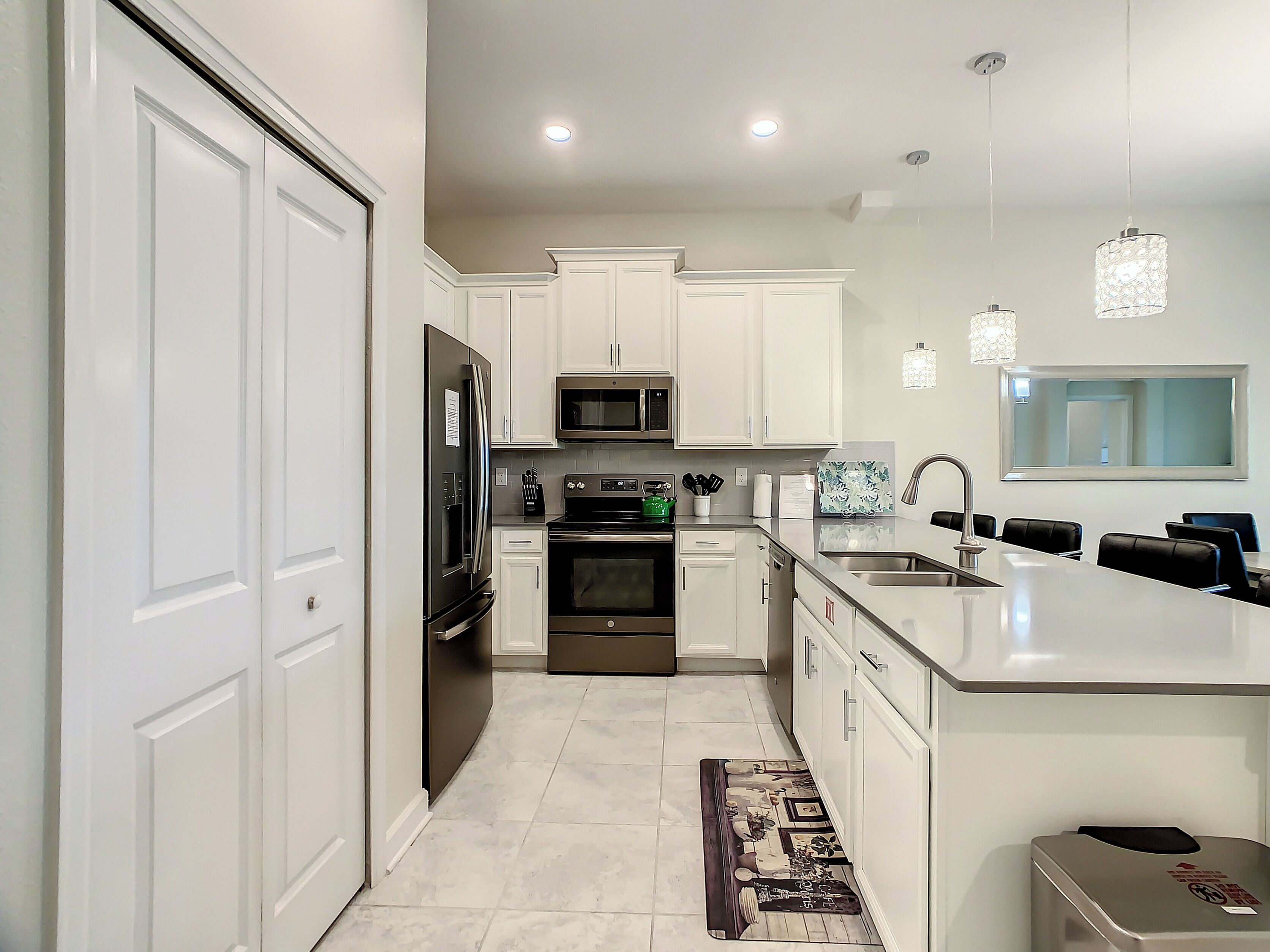 Refrigerador, microondas, horno, placa de cocina