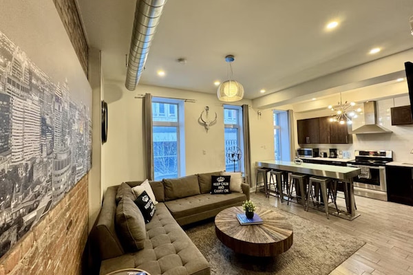 Family Apartment, City View | Living room