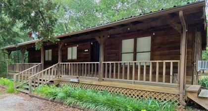Lake Texoma 3 BR Lodge with Fishing, Kayak, waterfront access