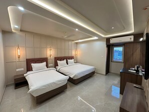 Deluxe Double Room | Desk, laptop workspace, free WiFi - HOTEL SANIDHYAM BLISS (Varanasi)