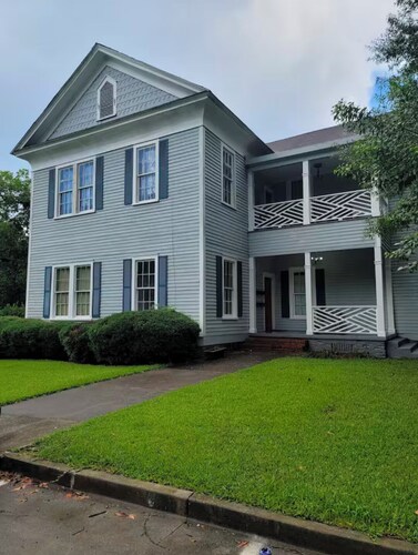 Charming 1-bedroom upstairs apartment in brilliant Dublin, GA