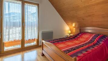 3 bedrooms, iron/ironing board