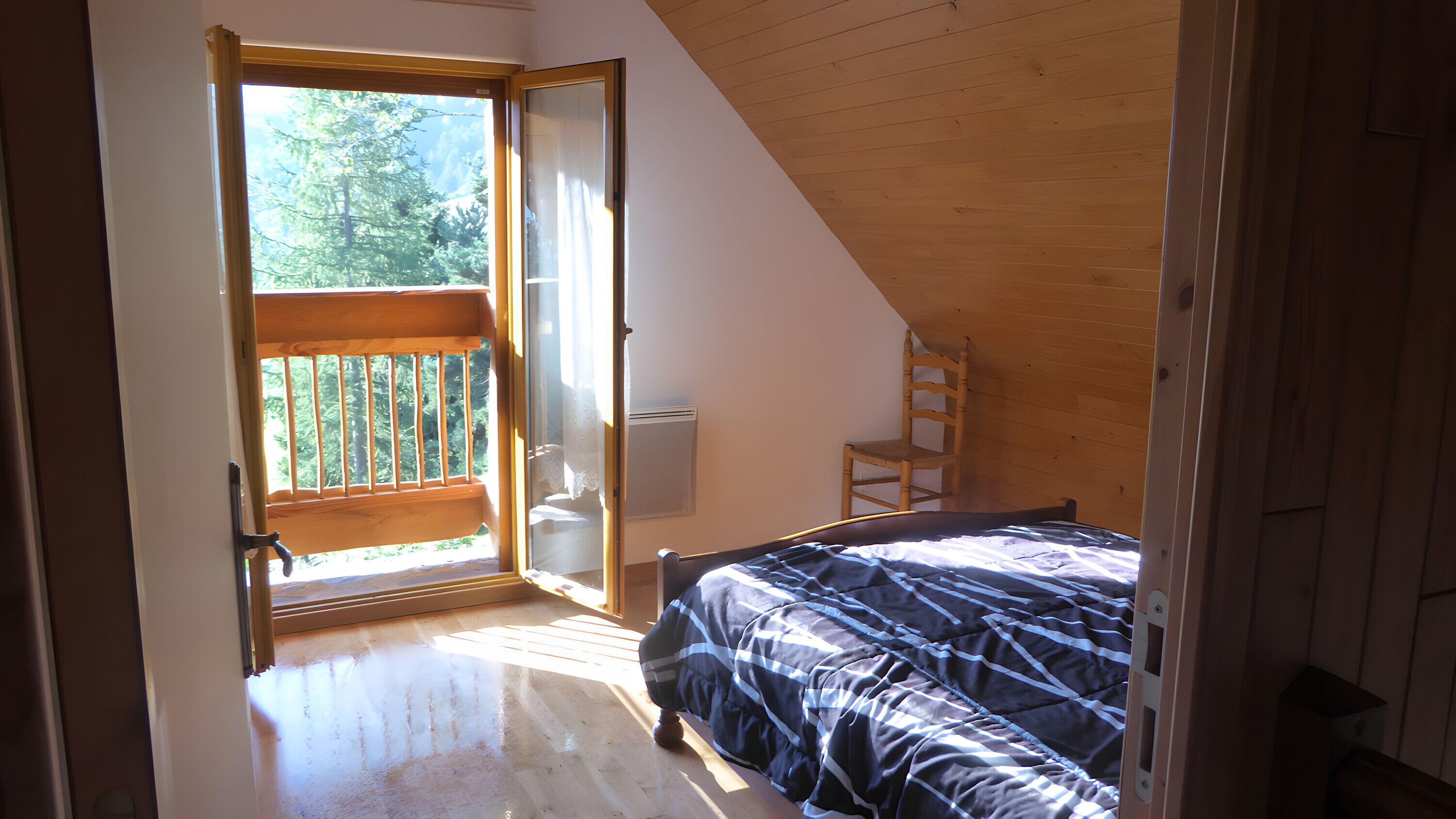 3 chambres, fer et planche à repasser