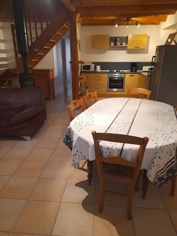 Frigorífic, microones, forn i placa de cuina 