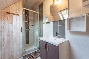 Shower - Mountain House for 9 Guests (Saint-Lary Soulan)