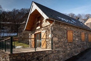 Exterior - Mountain House for 9 Guests (Saint-Lary Soulan)
