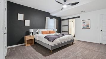 4 多间卧室、办公桌、旅行婴儿床、免费 WiFi