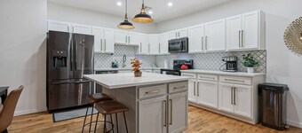 Central, charming, 4bd home, workspace, patios, king bed