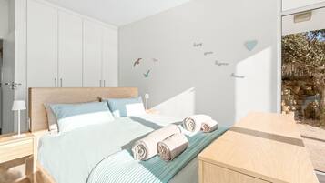 4 室のベッドルーム、アイロン / アイロン台、WiFi (無料)、ベッドシーツ