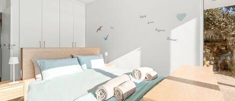 4 bedrooms, iron/ironing board, free WiFi, bed sheets