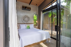 Comfort Cabin, 2 Bedrooms, Private Pool, Garden View