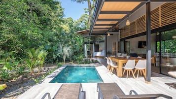 Baita Comfort, 2 camere da letto, piscina privata, vista giardino | Terrazza/patio