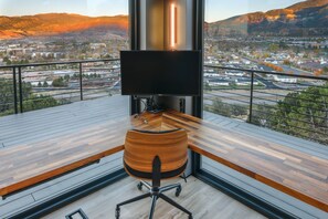 Interior - High-End Basecamp w/ Epic Views: close to Zion NP (Cedar City)