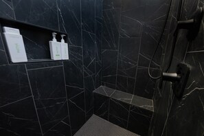 Hair dryer, towels, soap, shampoo - High-End Basecamp w/ Epic Views: close to Zion NP (Cedar City)